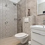 Luxury Happiness Private Pool, Jacuzzi, Sauna & Gym Near The * Stanici