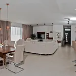 Luxury Happiness Private Pool, Jacuzzi, Sauna & Gym Near The Βίλα Stanici
