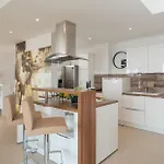 Luxury Happiness Private Pool, Jacuzzi, Sauna & Gym Near The Βίλα Stanici