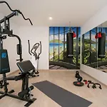 Luxury Happiness Private Pool, Jacuzzi, Sauna & Gym Near The Stanici