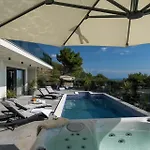 Βίλα Luxury Happiness Private Pool, Jacuzzi, Sauna & Gym Near The