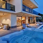 Luxury Happiness Private Pool, Jacuzzi, Sauna & Gym Near The *