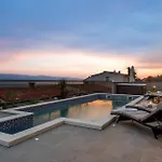Luxury Happiness Private Pool, Jacuzzi, Sauna & Gym Near The Βίλα