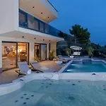Luxury Happiness Private Pool, Jacuzzi, Sauna & Gym Near The Βίλα Stanici