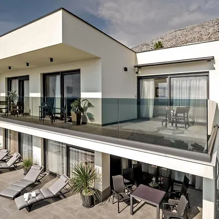 Luxury Happiness Private Pool, Jacuzzi, Sauna & Gym Near The