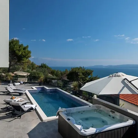 Luxury Happiness Private Pool, Jacuzzi, Sauna & Gym Near The