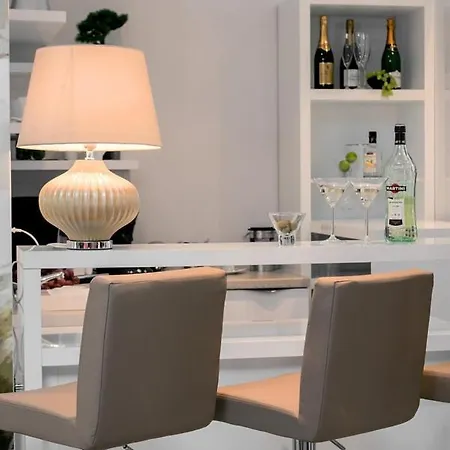 Luxury Happiness Private Pool, Jacuzzi, Sauna & Gym Near The *