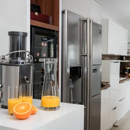 Villa Luxury Happiness Private Pool, Jacuzzi, Sauna & Gym Near The *