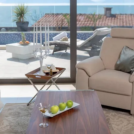 Villa Luxury Happiness Private Pool, Jacuzzi, Sauna & Gym Near The