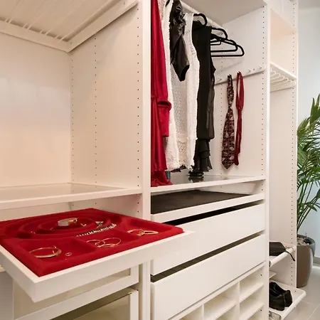 Luxury Happiness Private Pool, Jacuzzi, Sauna & Gym Near The Stanici