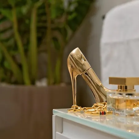 Luxury Happiness Private Pool, Jacuzzi, Sauna & Gym Near The