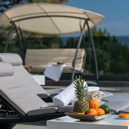 Luxury Happiness Private Pool, Jacuzzi, Sauna & Gym Near The Villa