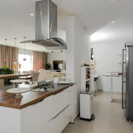 Villa Luxury Happiness Private Pool, Jacuzzi, Sauna & Gym Near The *