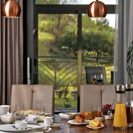 Luxury Happiness Private Pool, Jacuzzi, Sauna & Gym Near The Villa