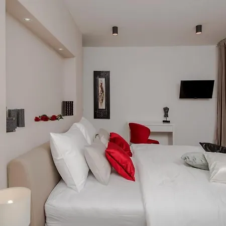 Villa Luxury Happiness Private Pool, Jacuzzi, Sauna & Gym Near The Stanici