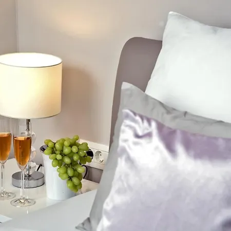 Luxury Happiness Private Pool, Jacuzzi, Sauna & Gym Near The Villa Stanici