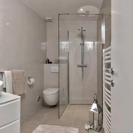 Luxury Happiness Private Pool, Jacuzzi, Sauna & Gym Near The Villa