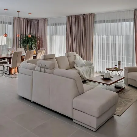 Luxury Happiness Private Pool, Jacuzzi, Sauna & Gym Near The Villa *