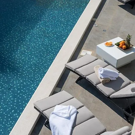 Villa Luxury Happiness Private Pool, Jacuzzi, Sauna & Gym Near The Stanici