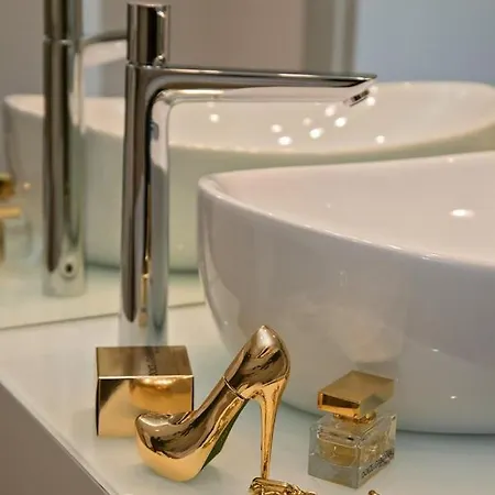 Villa Luxury Happiness Private Pool, Jacuzzi, Sauna & Gym Near The Stanici