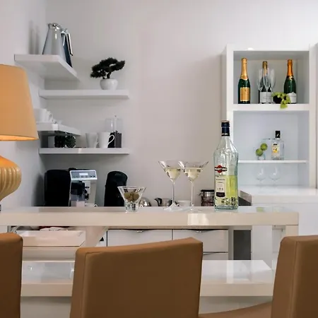 Villa Luxury Happiness Private Pool, Jacuzzi, Sauna & Gym Near The Stanici