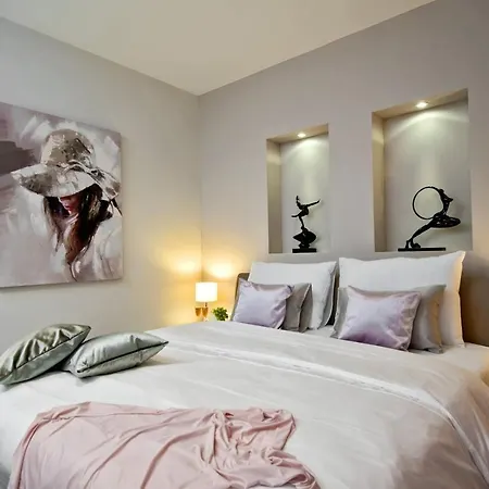 Villa Luxury Happiness Private Pool, Jacuzzi, Sauna & Gym Near The *