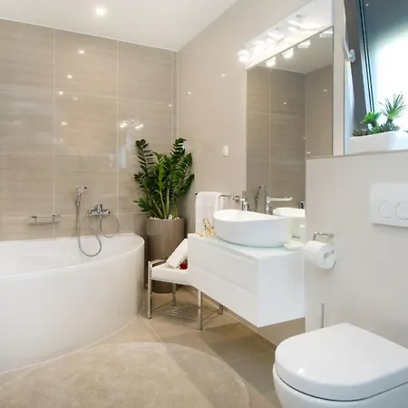 Villa Luxury Happiness Private Pool, Jacuzzi, Sauna & Gym Near The *