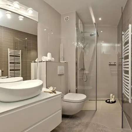 Luxury Happiness Private Pool, Jacuzzi, Sauna & Gym Near The Villa *