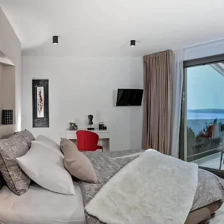 Luxury Happiness Private Pool, Jacuzzi, Sauna & Gym Near The Villa Stanici