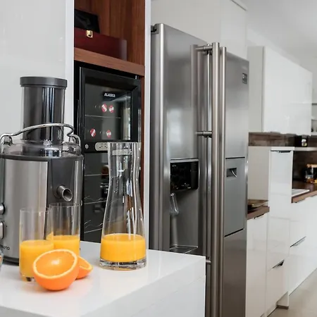 Villa Luxury Happiness Private Pool, Jacuzzi, Sauna & Gym Near The *