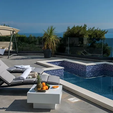 Villa Luxury Happiness Private Pool, Jacuzzi, Sauna & Gym Near The Stanici