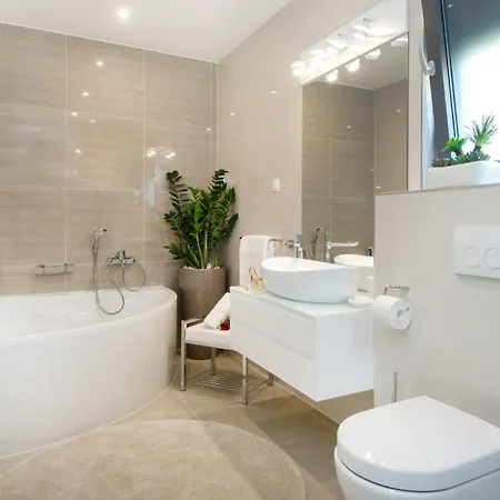 Luxury Happiness Private Pool, Jacuzzi, Sauna & Gym Near The Villa *