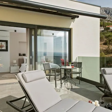 Luxury Happiness Private Pool, Jacuzzi, Sauna & Gym Near The Stanici