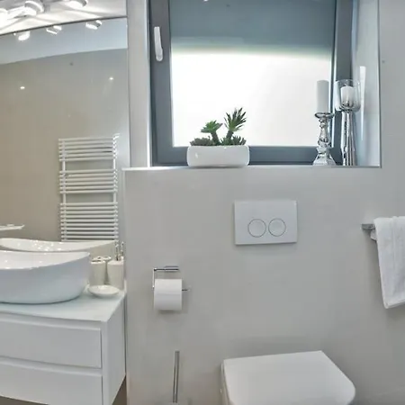 Luxury Happiness Private Pool, Jacuzzi, Sauna & Gym Near The Villa *