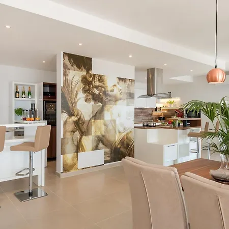 Villa Luxury Happiness Private Pool, Jacuzzi, Sauna & Gym Near The