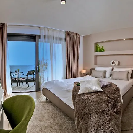 Villa Luxury Happiness Private Pool, Jacuzzi, Sauna & Gym Near The Stanici