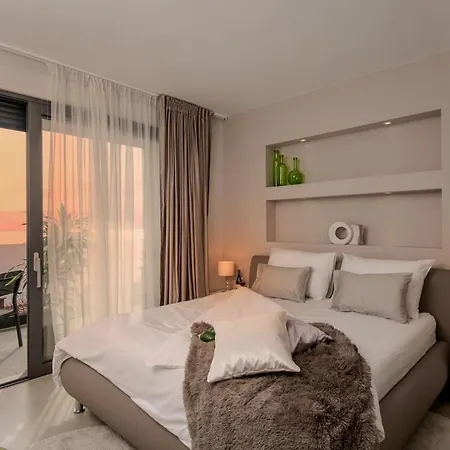 Βίλα Luxury Happiness Private Pool, Jacuzzi, Sauna & Gym Near The Stanici