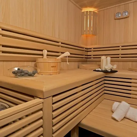 Villa Luxury Happiness Private Pool, Jacuzzi, Sauna & Gym Near The *