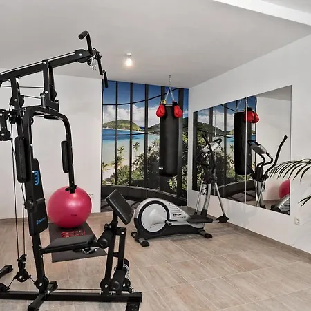 Villa Luxury Happiness Private Pool, Jacuzzi, Sauna & Gym Near The