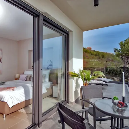 Luxury Happiness Private Pool, Jacuzzi, Sauna & Gym Near The Βίλα Stanici
