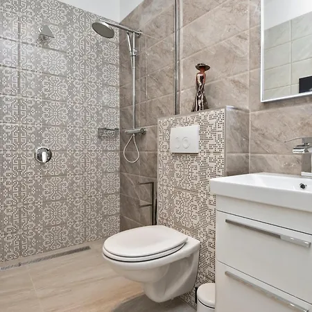 Luxury Happiness Private Pool, Jacuzzi, Sauna & Gym Near The Villa *