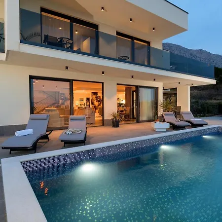Luxury Happiness Private Pool, Jacuzzi, Sauna & Gym Near The