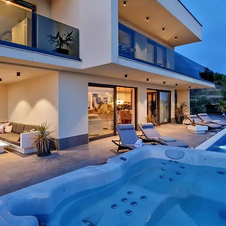 Luxury Happiness Private Pool, Jacuzzi, Sauna & Gym Near The *