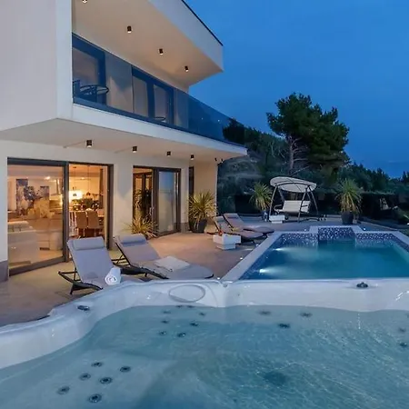 Luxury Happiness Private Pool, Jacuzzi, Sauna & Gym Near The Villa Stanici
